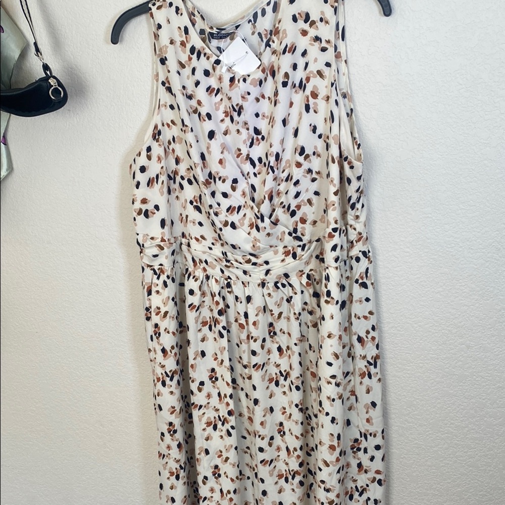 Elegant Cream and Brown Sleeveless Dress